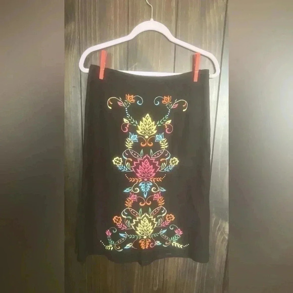 Harold's Black Boho Embroidered Skirt Size 8 - Picture 5 of 8